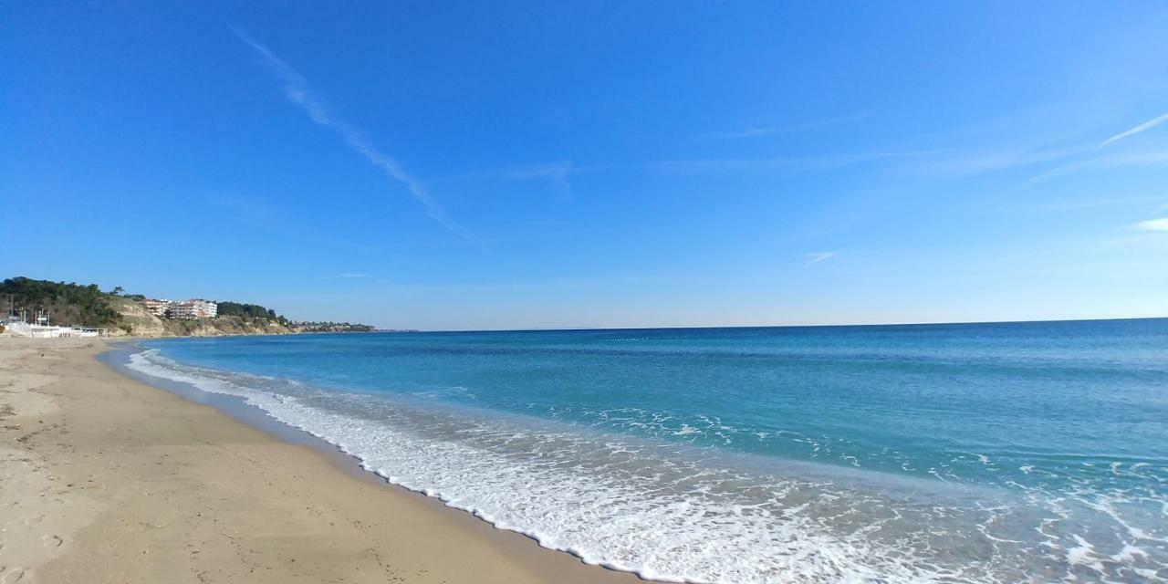 Sea Star Apartments Kallikratia Nea Kallikrateia Екстериор снимка